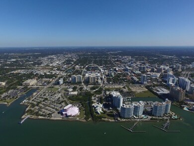 Downtown Location & Sarasota Bay