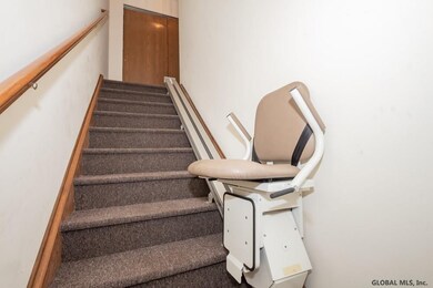 1611 Cambridge Manor Dr, Schenectady, NY 12302 - photo 4