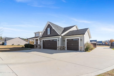 320 Fairfax Dr, Sanford, NC 27332 - photo 3