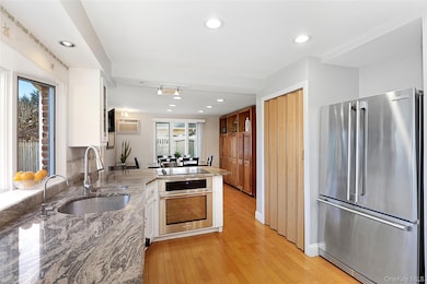 174 Parkside Dr, Roslyn Heights, NY 11577 - photo 6