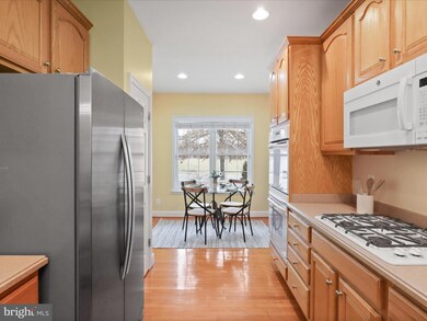 8904 Pink Carnation Ct, Lorton, VA 22079 - photo 6