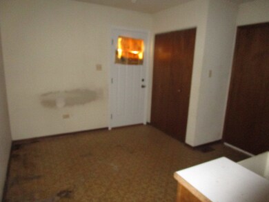 4911 Crest Ct, Country Club Hills, IL 60478 - photo 7