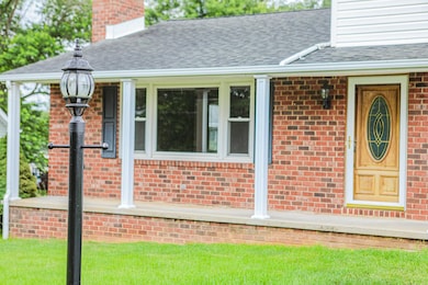 21 Stuart Ave, Stuarts Draft, VA 24477 - photo 3