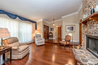 MAGNIFICENT MAHAGONY HARDWOOD FLOORSCROWN MOLDING 