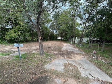 405 S Minnesota Ave, Shawnee, OK 74801 - photo 4