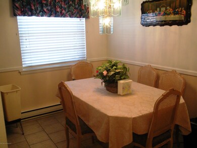 Eat in kitchen
