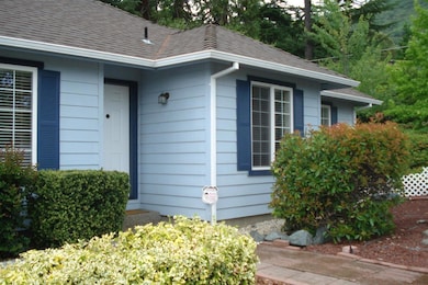 1060 NE Savage St, Grants Pass, OR 97526 - photo 4