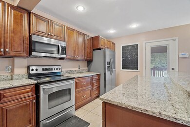 33 Mammoth Rd, Manchester, NH 03109 - photo 7