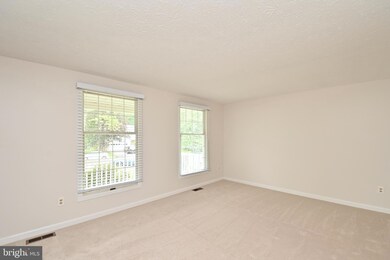 9815 Summerday Dr, Burke, VA 22015 - photo 4