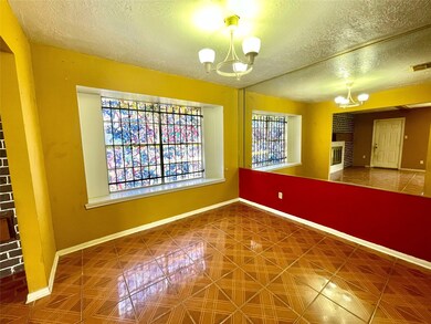 3603 Mckinley Ln, Houston, TX 77088 - photo 2