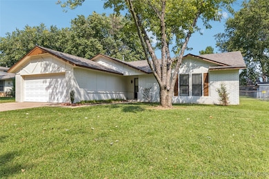 1112 W 20th St, Claremore, OK 74017 - photo 2