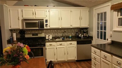Gorgeous kitchen awaits you.