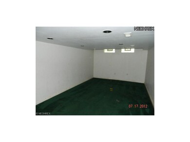 25608 Breckenridge Dr, Euclid, OH 44117 - photo 7