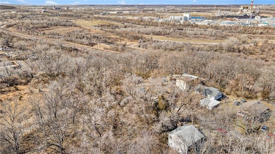 9101 Norledge Ave, Sugar Creek, MO 64053 - photo 2