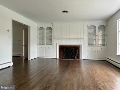 17527 Woodlawn Dr, Hagerstown, MD 21740 - photo 3