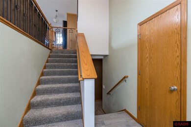 1116 Heron Dr, Mankato, MN 56001 - photo 2