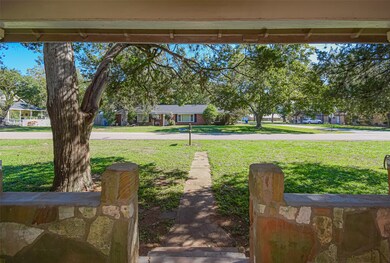 1503 Smith St, Waller, TX 77484 - photo 2