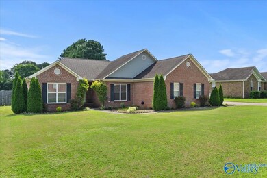 103 Chambray Dr, Owens Cross Roads, AL 35763 - photo 2