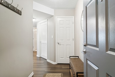 Stone Gate II unit 511, Des Plaines, IL 60016 - photo 2