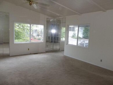 043-973657 - Living Room