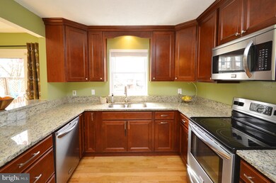 14083 Winding Ridge Ln, Centreville, VA 20121 - photo 5