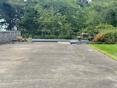 127 N Coast Hwy, Newport, OR 97365 - photo 3