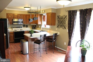 235 Finchingfield Ct, Sterling, VA 20165 - photo 2