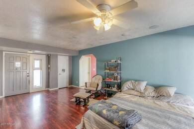 6Living Room (1)-S