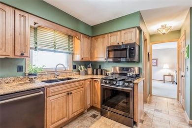 608 Green Valley Terrace SE, Cedar Rapids, IA 52403 - photo 7