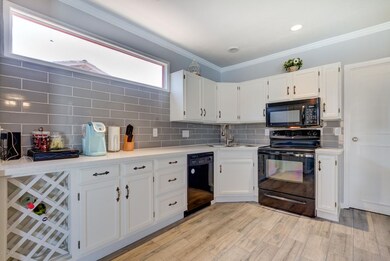 136 E Jacaranda St-15