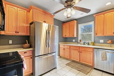 507 N Center St, Tuscola, IL 61953 - photo 5