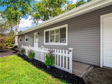 9749 E River Rd N, Olmsted Falls, OH 44138 - photo 5