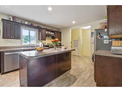 26111 SW Regia Dr, Sheridan, OR 97378 - photo 5