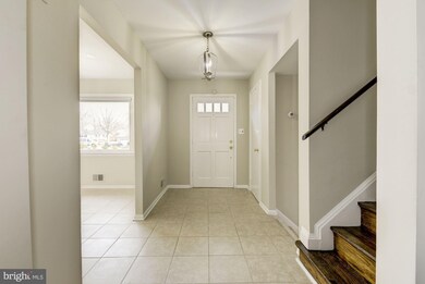 6832 Stoneybrooke Ln, Alexandria, VA 22306 - photo 4