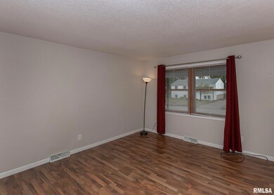 1915 W 70th St, Davenport, IA 52806 - photo 5