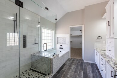 Luxurious primary Bathroom