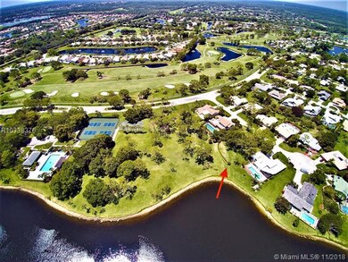 Walkable to Lakes Village clubhouse, heated pool, 