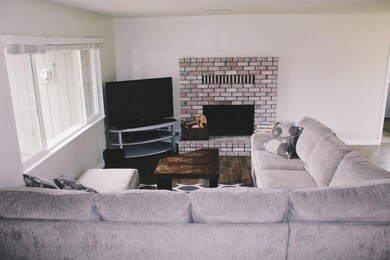 2110 Mayfield Dr, Grants Pass, OR 97527 - photo 3