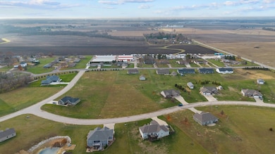 106 Royal Point Ct, Pekin, IL 61554 - photo 2