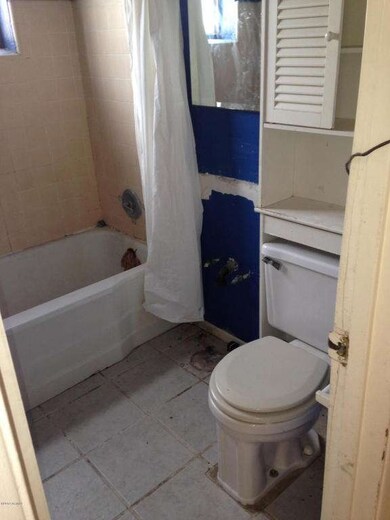 29th dr bathroom