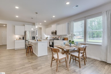 1021 Skidaway Dr, Spartanburg, SC 29303 - photo 3