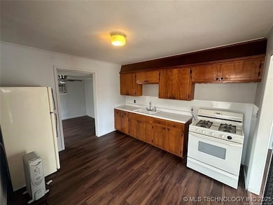 907 N Wilson Ave, Sand Springs, OK 74063 - photo 2