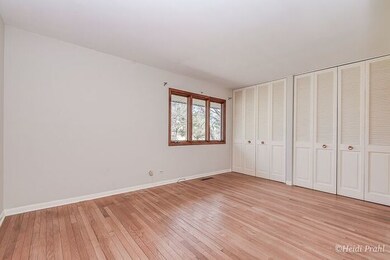 28W064 Hillview Dr, Naperville, IL 60564 - photo 3