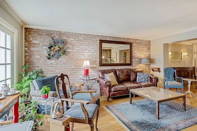 Theres built ins where a TV was not visible in this pic