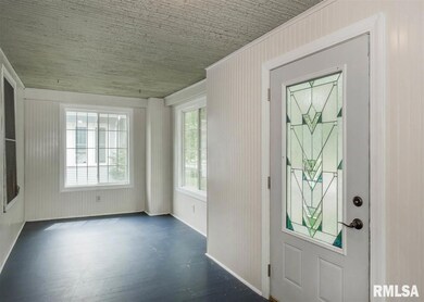 1122 W 17th St, Davenport, IA 52804 - photo 3