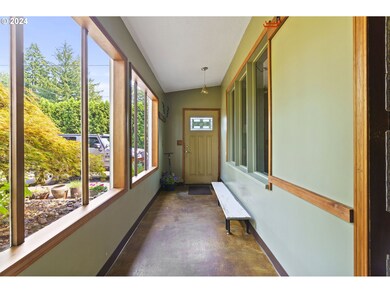Porch, Screened in