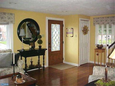 407 W Grays Ave, Glenolden, PA 19036 - photo 4