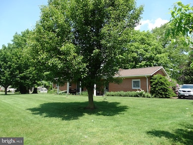 386 Wayburn St, Greencastle, PA 17225 - photo 4