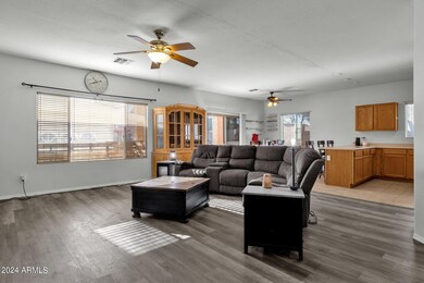 7-web-or-mls-12141-w-pershing-ave