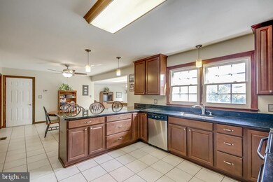 6747 Lake Dr, Warrenton, VA 20187 - photo 3